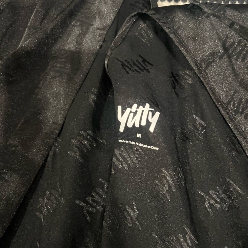 YITTY Women's Satin Pretty Mini Robe Size Medium Iconic Black - Picture 12 of 15